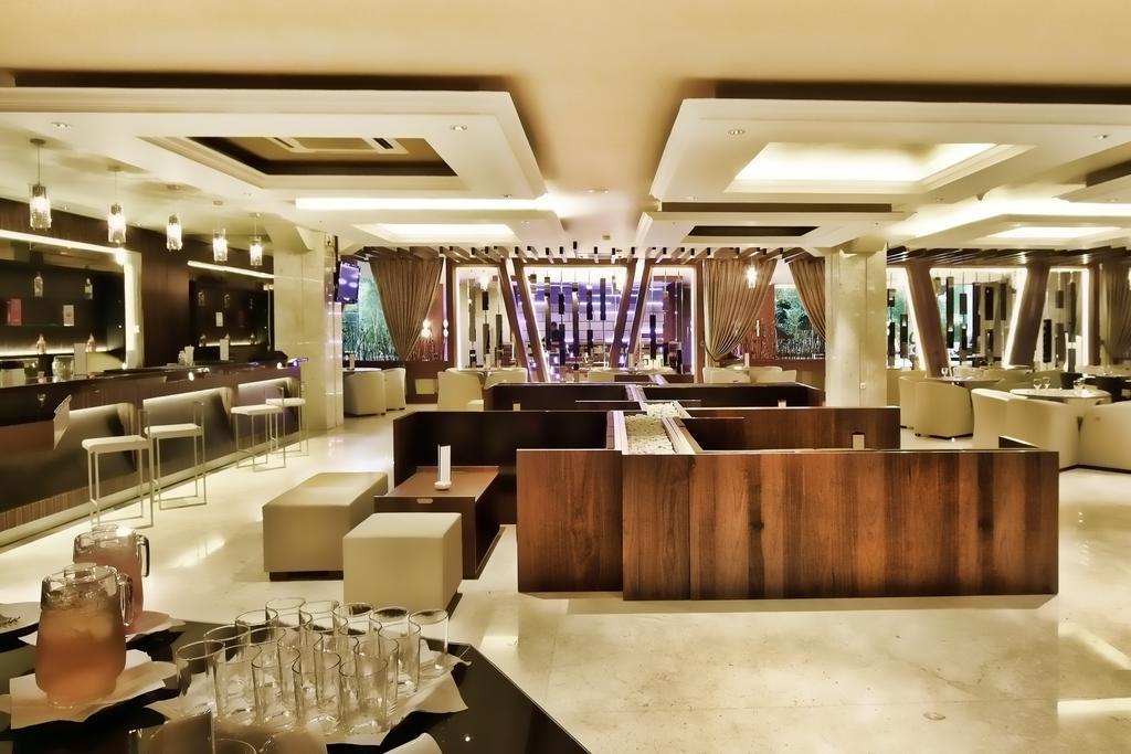 Grand Delta Hotel Medan Exterior photo