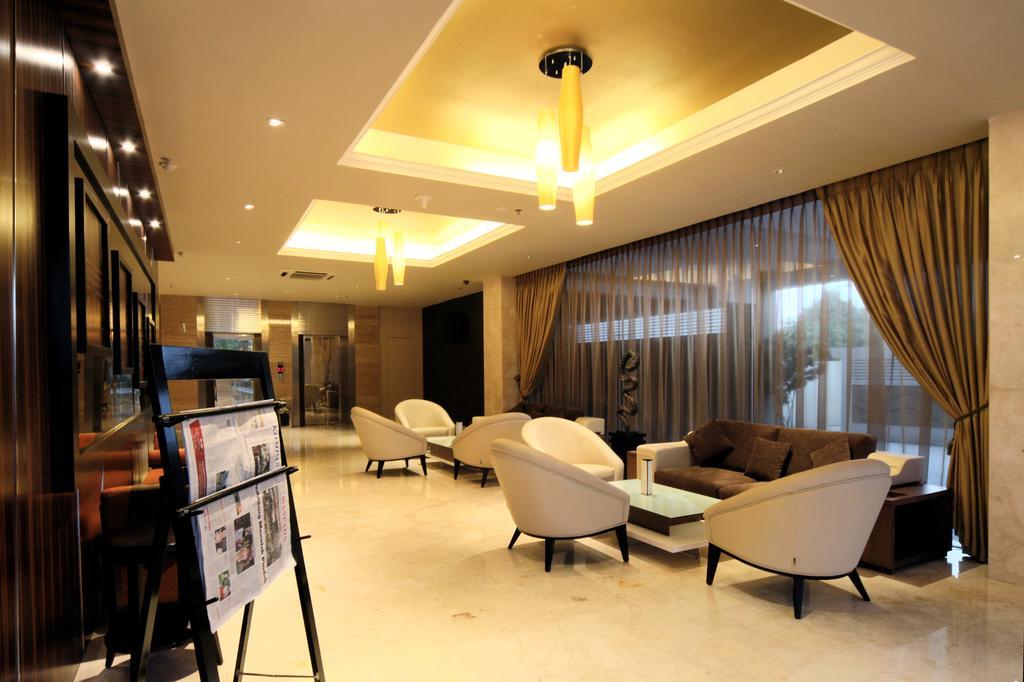 Grand Delta Hotel Medan Exterior photo